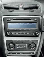 2DIN redukce pro Škoda Octavia 2009-2013 manual/auto Clima dřevo (2)