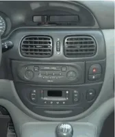 ISO redukce šedá pro Renault Megane 1995-2003 (2)